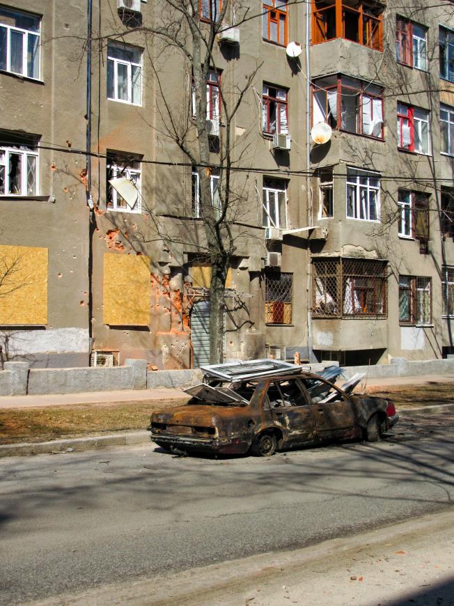 Slovo House after a Russian artillery strike, March 2022. Photo by Mykhailo Tytarenko / Wiki Commons