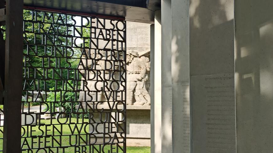 Памятник дезертиру в Гамбурге (деталь). Фото: Алексей Маркин